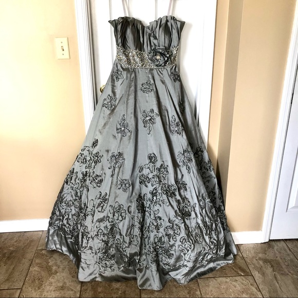Stunning Morilee Gown - Picture 2 of 14